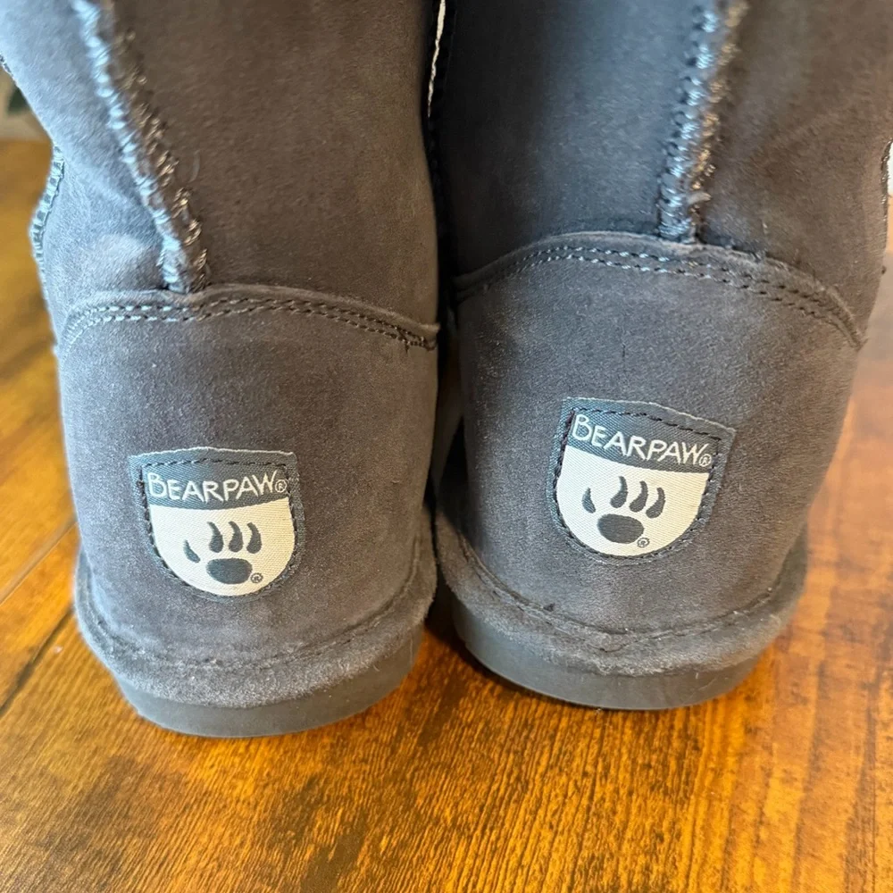 Bearpaw Suede Gray Tall Boots Size 8 Sherpa Lined Winter Cozy Comfy Grey